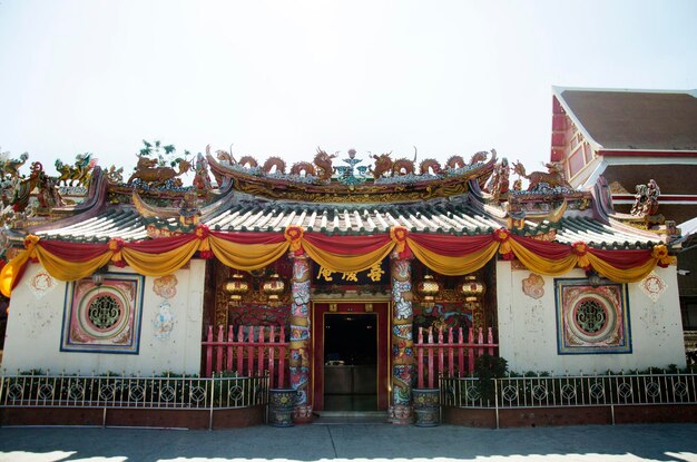 Photo chinese shrine of lady princess soi dok mak betel nut blossom a local goddess for people praying in wat phanan choeng on december 19 2016 in ayutthaya thailand