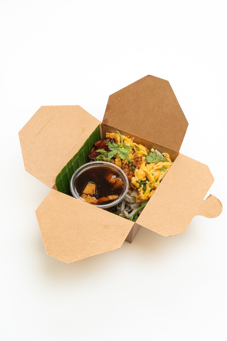 Photo chinese steamed rice noodle in delivery box