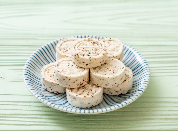 Chinese sweetmeat made of rice flour