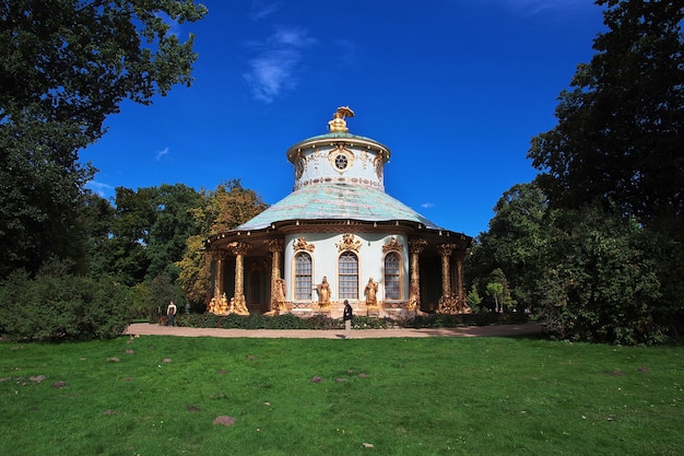 Китайский чайный домик в парке Потсдама, Германия