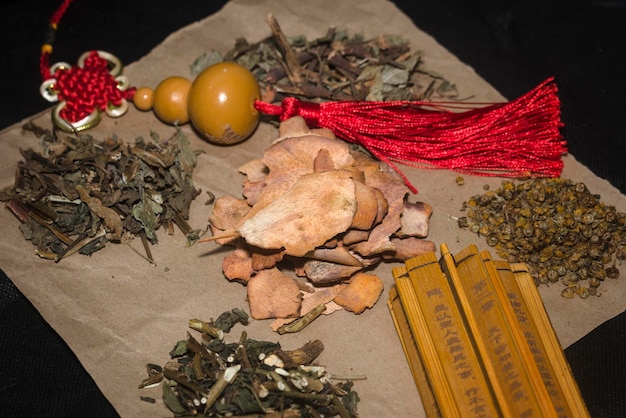 中国の伝統的な漢方薬の静物の組み合わせ