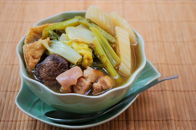 Photo chinese vegetable stew in a bowl