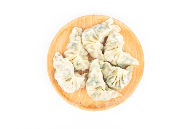 Китайские овощи пельмени на белом