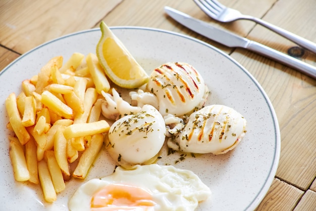 Chips and grilled cuttlefish