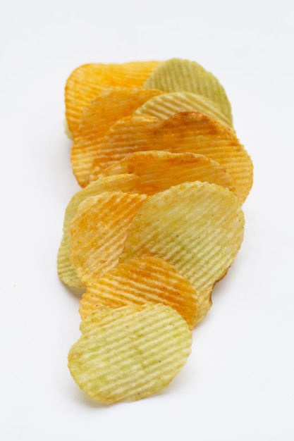 Chips op witte achtergrond