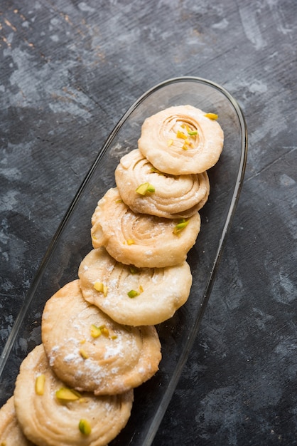 Chirote of Chiroti is een zoet gerecht uit Karnataka en Maharashtra. Geserveerd in een bord als dessert op festivals of bruiloften. Selectieve focus