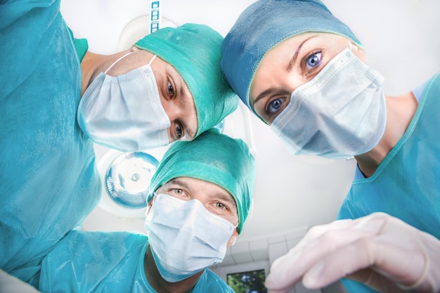 Chirurgie chirurg ziekenhuis artsen verpleegkundige operatiekamer opereren