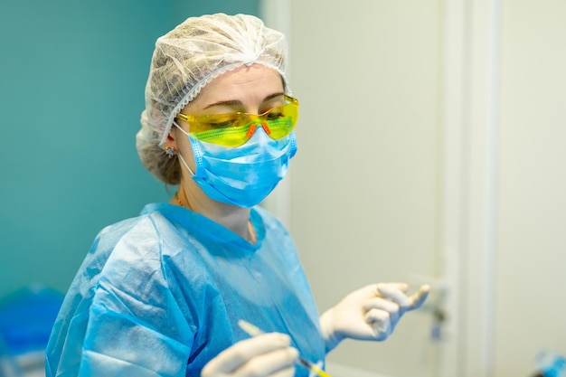 Foto chirurgisch professioneel procesgroep chirurgiespecialisten in de operatiekamer