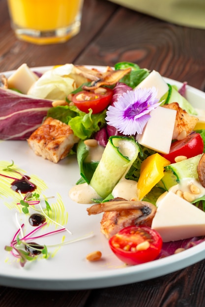 Chisken breast and mushroom salad with vegetables