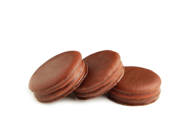 Choco pie chocolade gecoate snacks geïsoleerd op een witte achtergrond.