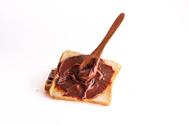 choco spread met brood op witte achtergrond