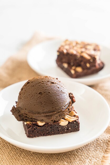 chocolade brownies met chocolade-ijs