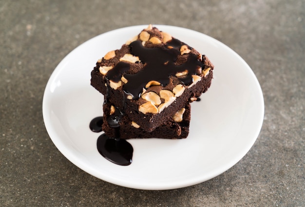 chocolade brownies met chocoladesaus