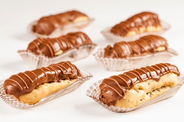 Chocolade-eclairs met chocoladevulling