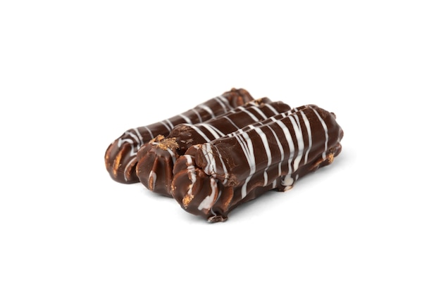 Chocolade Franse eclairs op een witte achtergrond