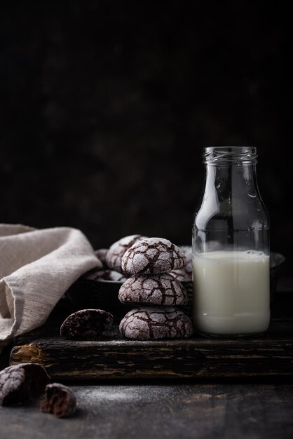 Chocolade gekreukte koekjes met gebarsten