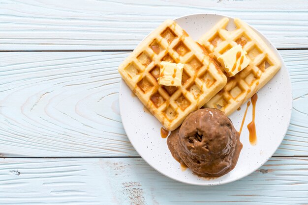 chocolade-ijs met wafel