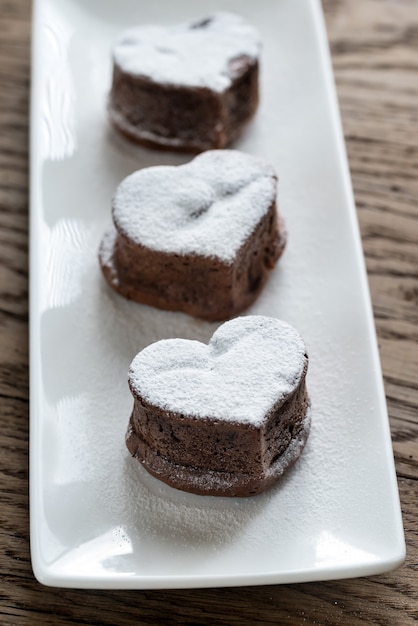 Chocolade lava cakes in de vorm van hart