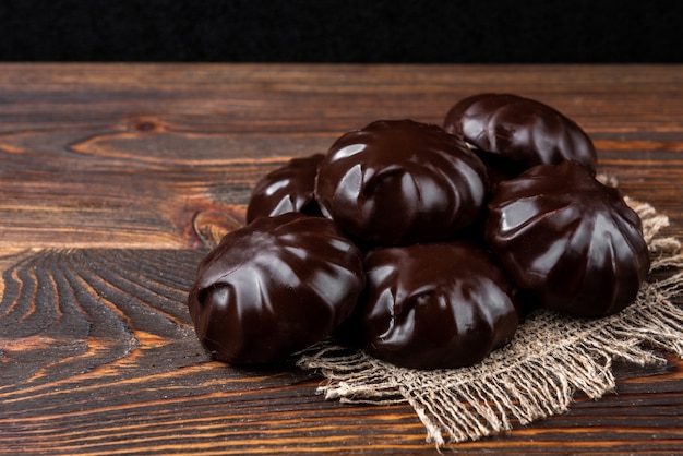 Chocolade marshmallow op tafel