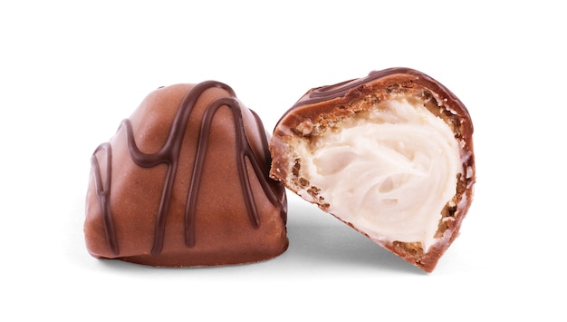 Chocolade snoepjes collectie. Mooie Belgische truffels geïsoleerd op witte achtergrond