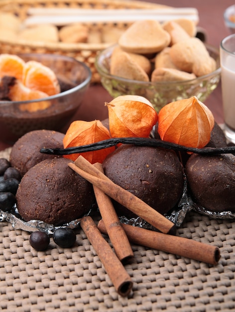 Chocoladecakejes met kaneel en vanille