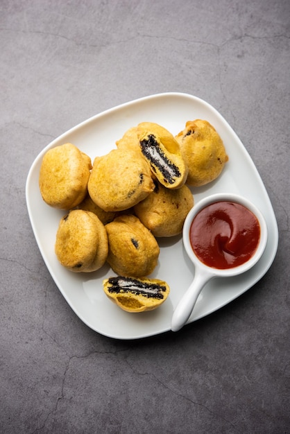 Chocoladekoekje pakora pakodas of beignets creatieve Indiase teatime snack