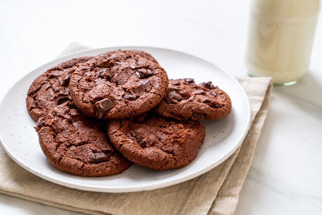 chocoladekoekjes met chocoladeschilfers