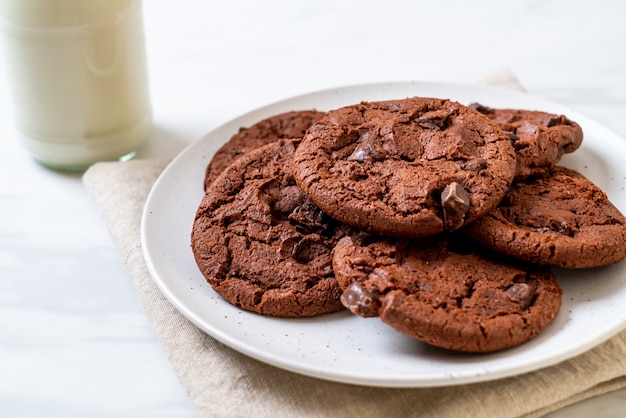 chocoladekoekjes met chocoladeschilfers