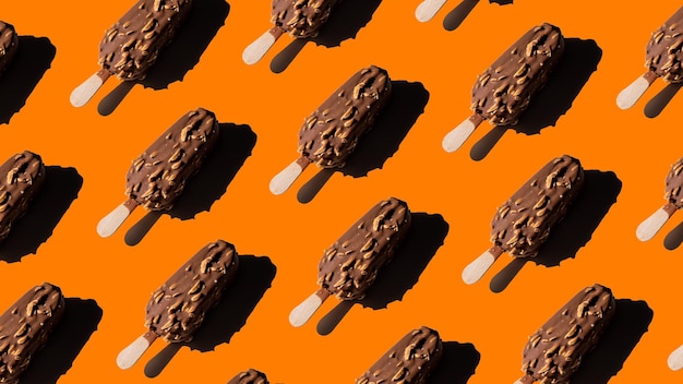 Chocoladeroomijspatroon met amandelen op oranje achtergrond Verfrissend zomerconcept