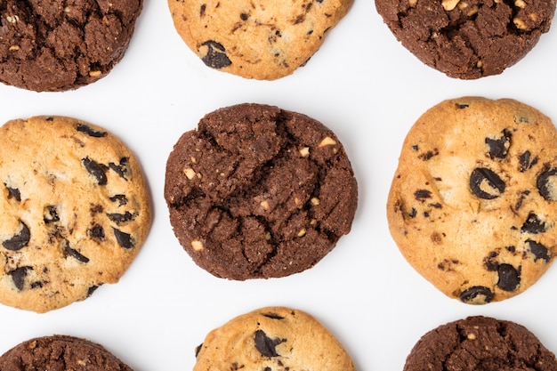 Chocoladeschilferkoekjes geïsoleerd