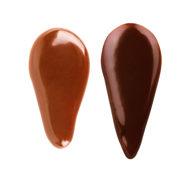 Chocoladesiroop druipt in de vorm van een gloeilamp die op wit wordt geïsoleerd