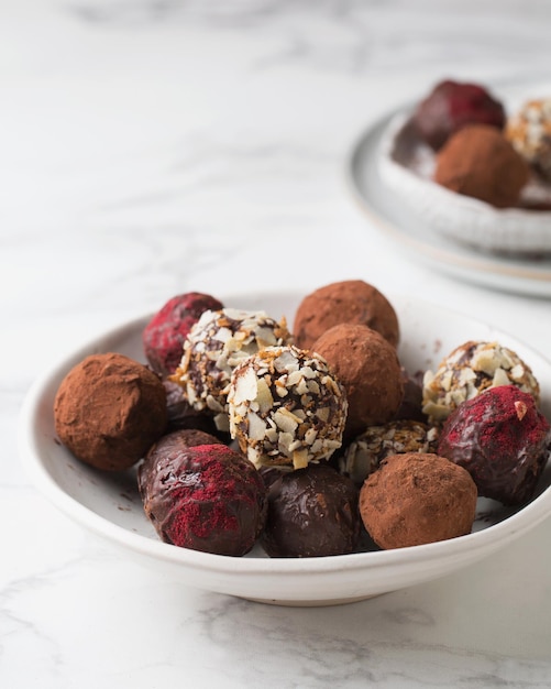 Chocoladesuikergoed Heerlijk dessert Truffels met wafelkruimels met cacao