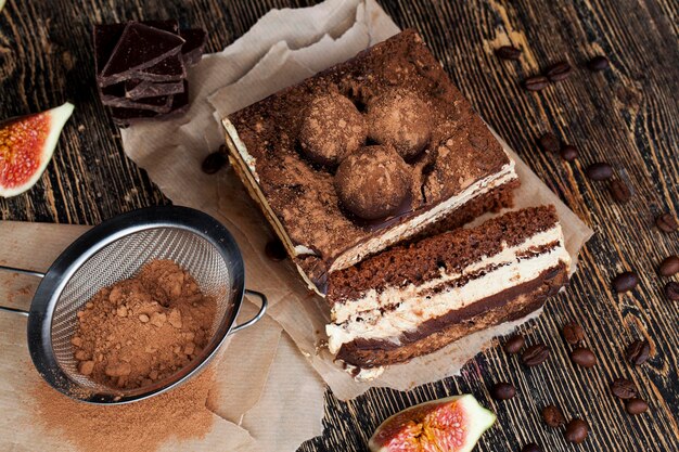 Chocoladetaart met botercrème, heerlijk chocoladedessert gemaakt van botercrème chocoladetaarten