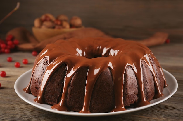 Chocoladetaart op een houten tafel