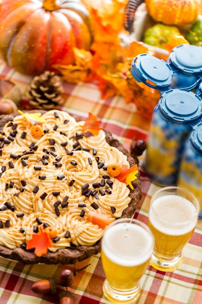 Photo chocolate beer and wine pairings. white chocolate salted caramel pumpkin cream pie with beer for thanksgiving.