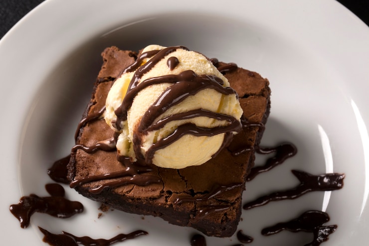 Photo chocolate brownie with vanilla ice cream in the plate.