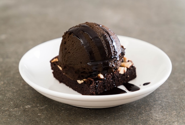 chocolate brownies with chocolate ice cream
