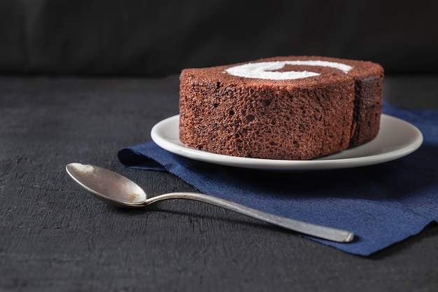 Torta al cioccolato sul tavolo