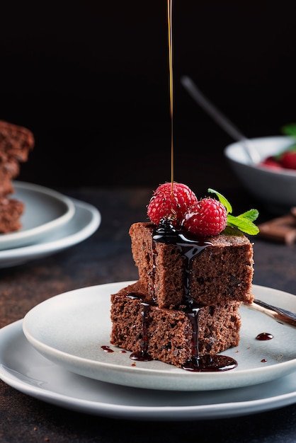 Torta al cioccolato con caramello