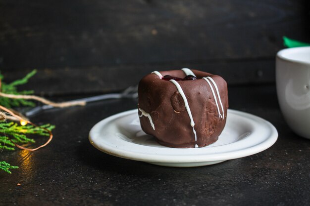 chocolate cake with filling