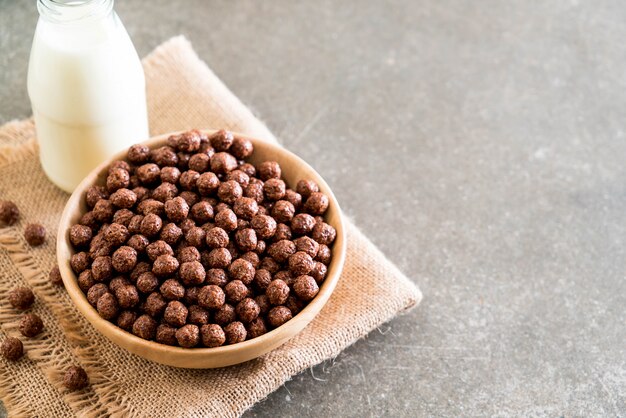 Ciotola di cereali al cioccolato