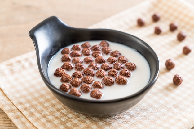 Ciotola di cereali al cioccolato