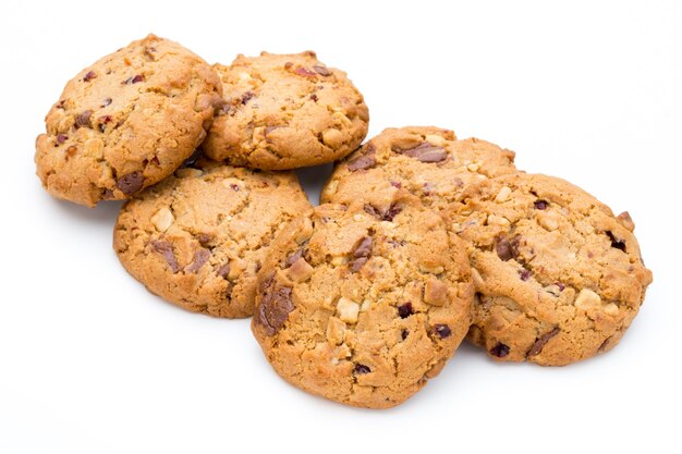 Chocolate chip cookie geïsoleerd op een witte achtergrond.