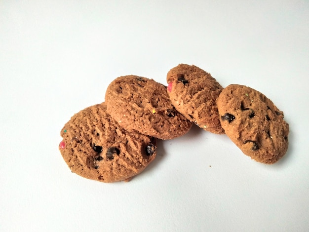 Photo chocolate chip cookies isolated on white background