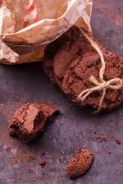 Шоколадное печенье с трещинами