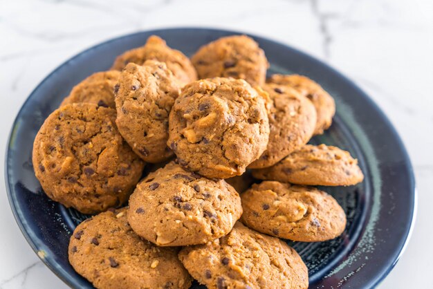 chocolate chips and cashew nut cookies