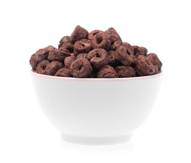 Photo chocolate cocoa cereal coco in the form of ring on a bowl isolated on white background