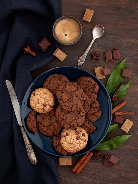 Chocolate cookies and coffee