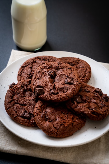 Biscotti al cioccolato con gocce di cioccolato