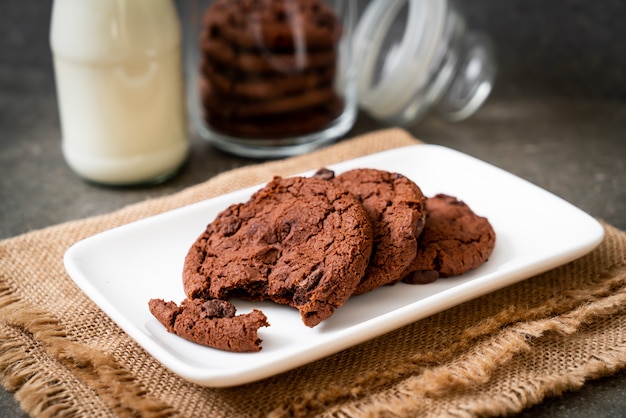 chocolate cookies with chocolate chips 